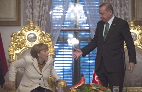 Merkel Altn Varakl Koltukta